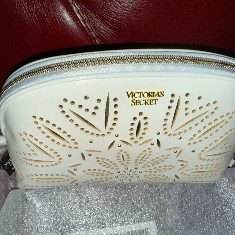 New Victoria's Secret lazer cut zip case